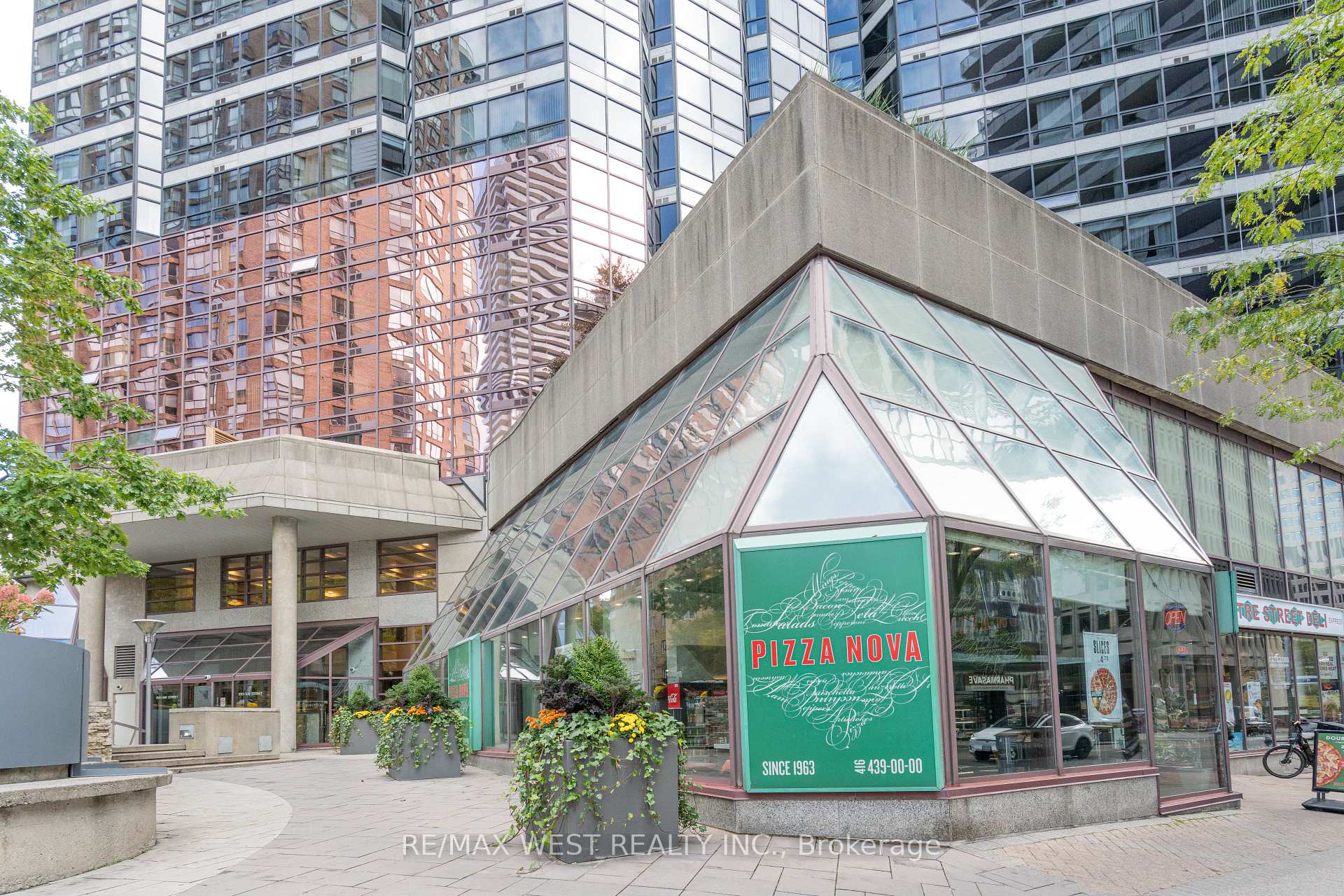 1001 Bay Street Unit 2002