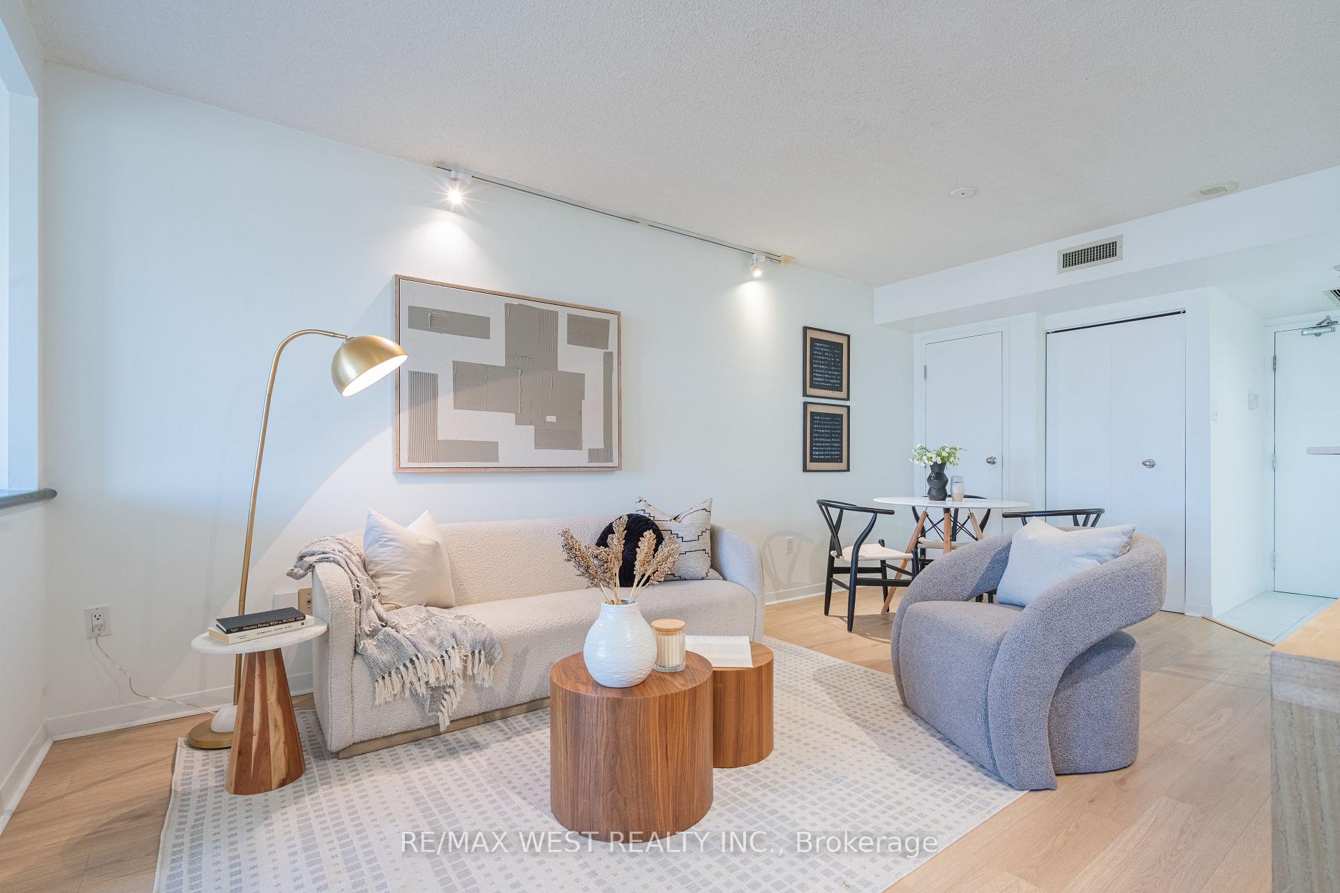 1001 Bay Street Unit 2002