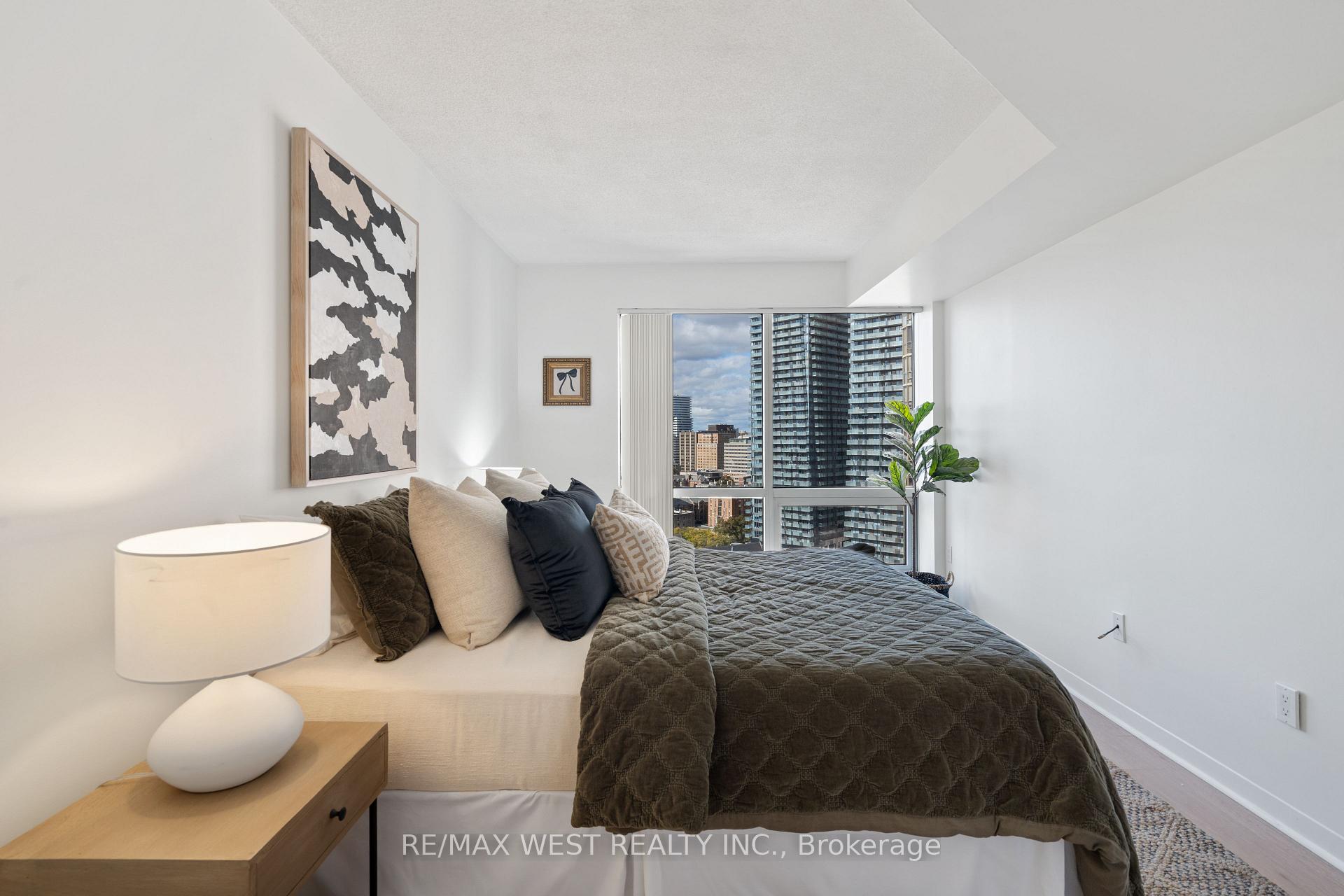 1001 Bay Street Unit 2002