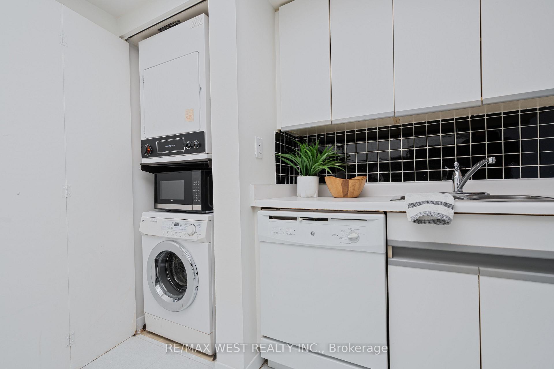 1001 Bay Street Unit 2002