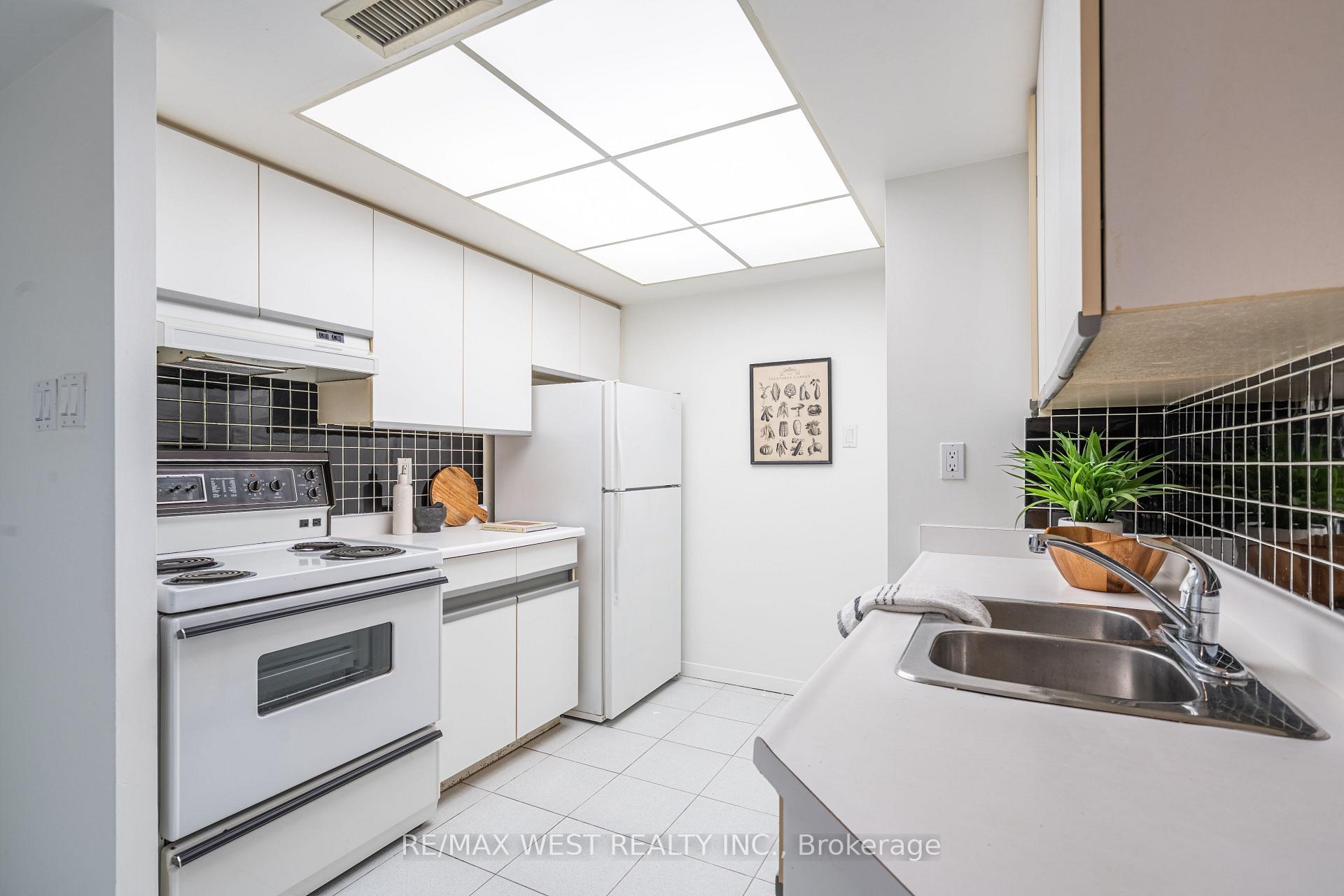 1001 Bay Street Unit 2002