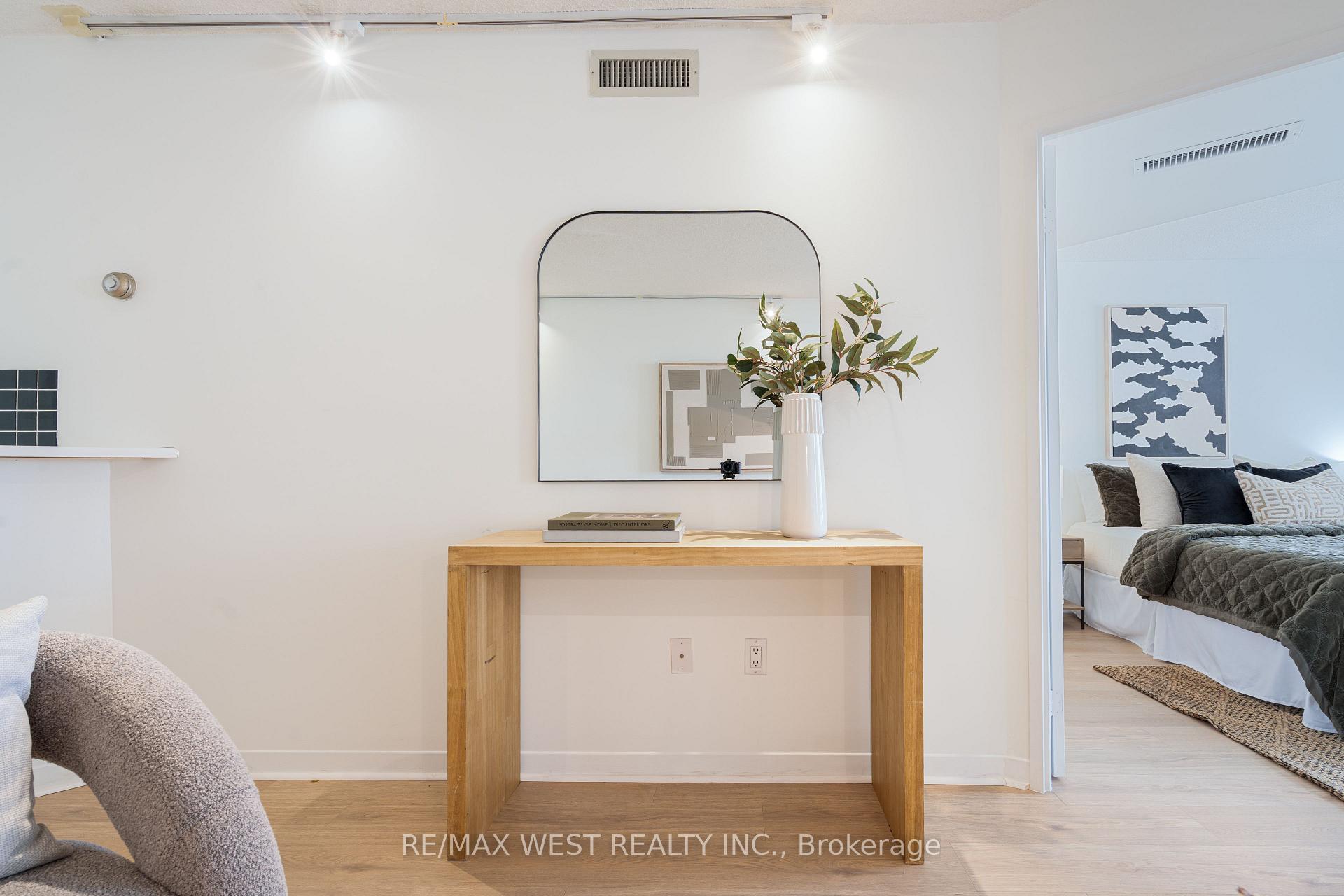 1001 Bay Street Unit 2002