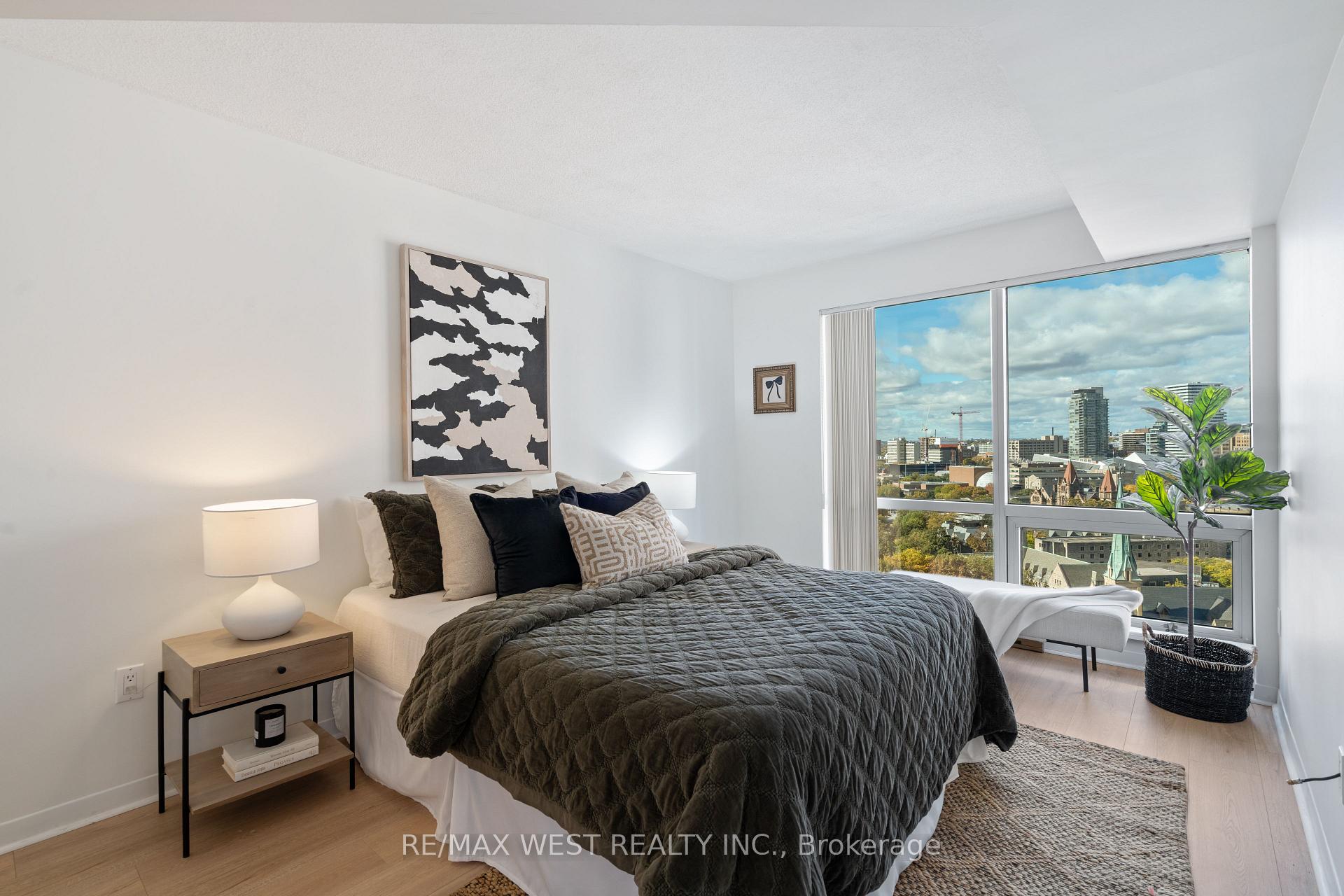 1001 Bay Street Unit 2002