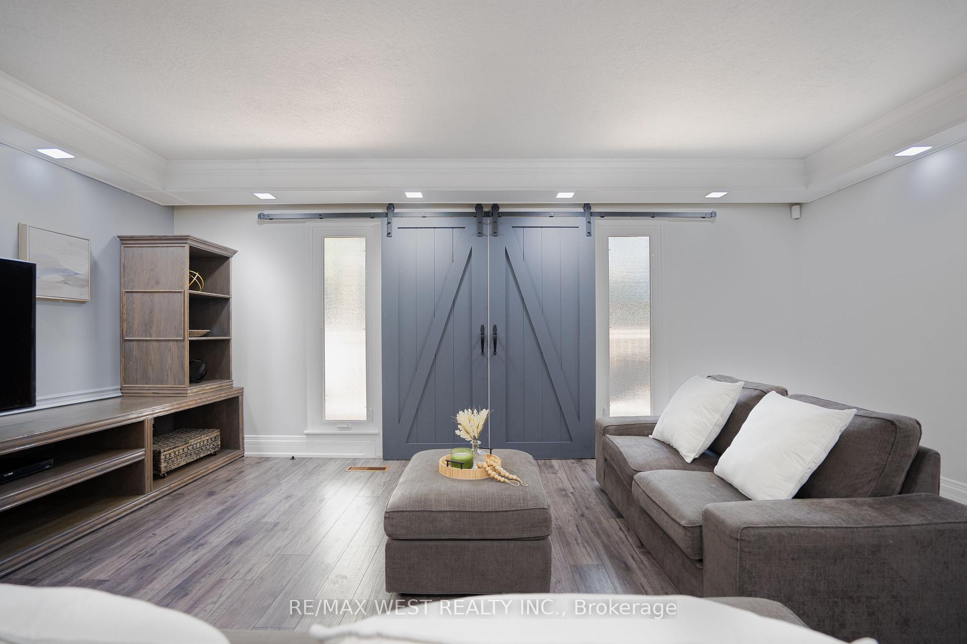 4 Elmview Court