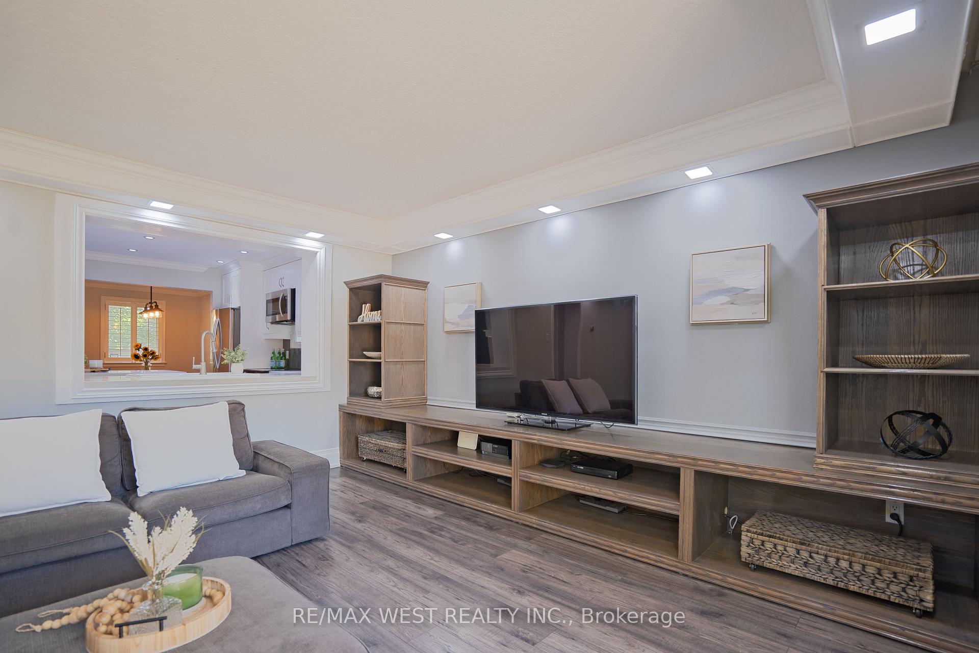 4 Elmview Court
