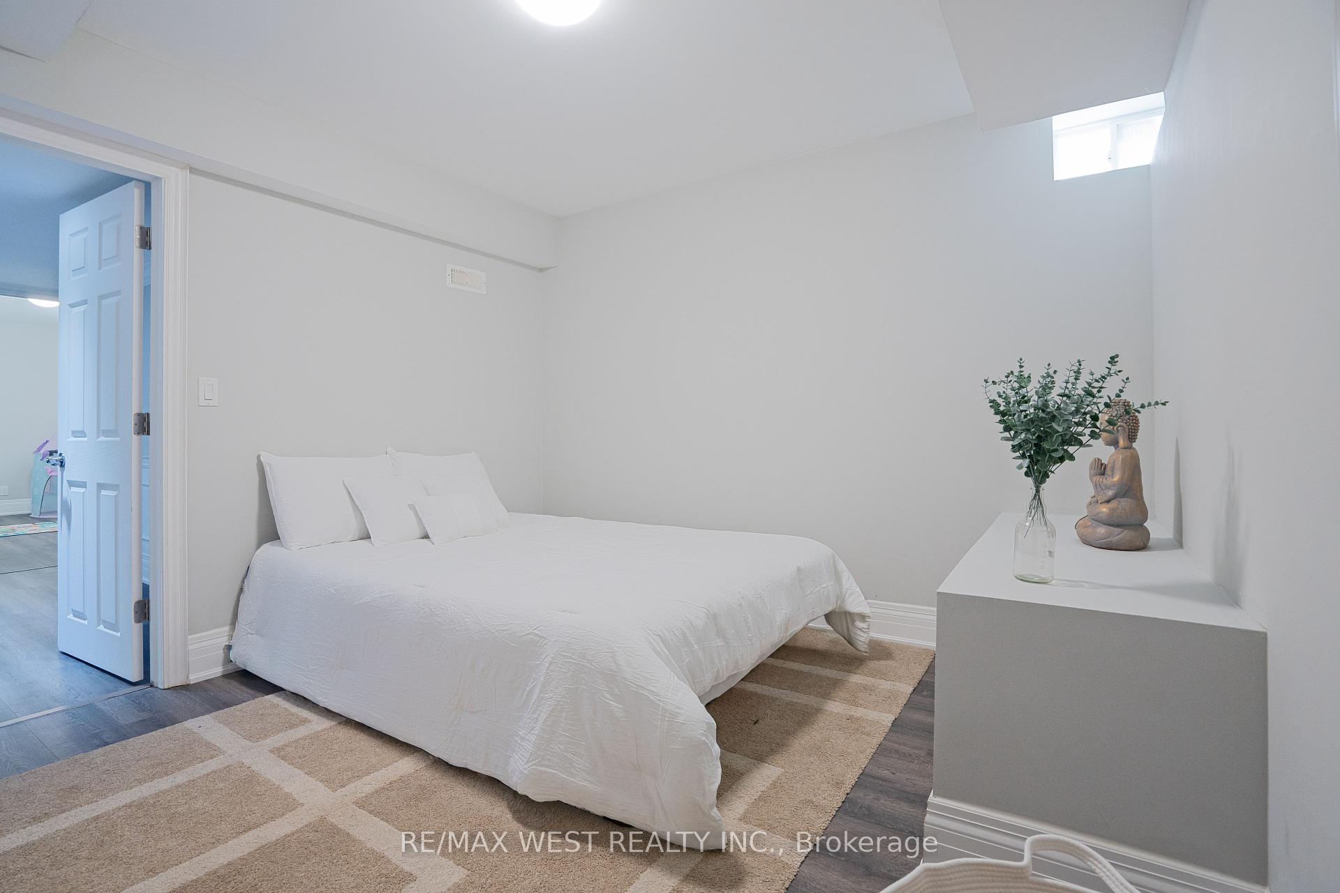 4 Elmview Court