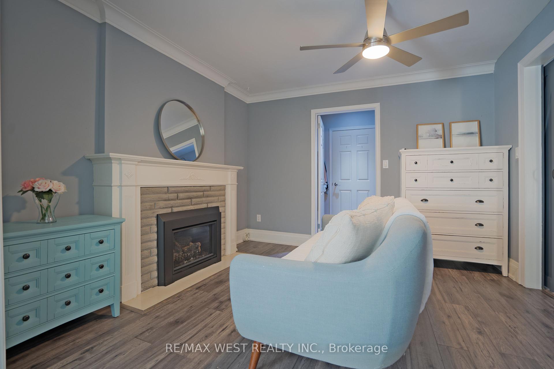 4 Elmview Court