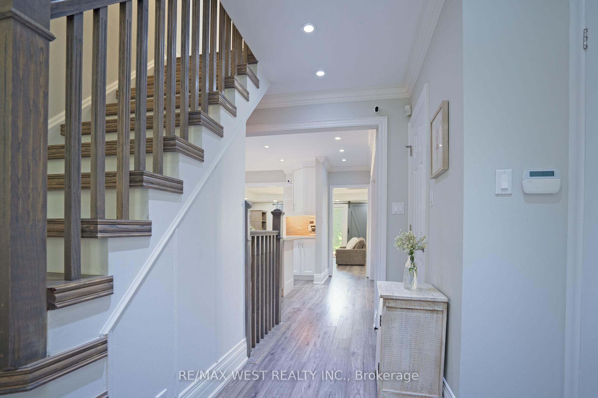 4 Elmview Court
