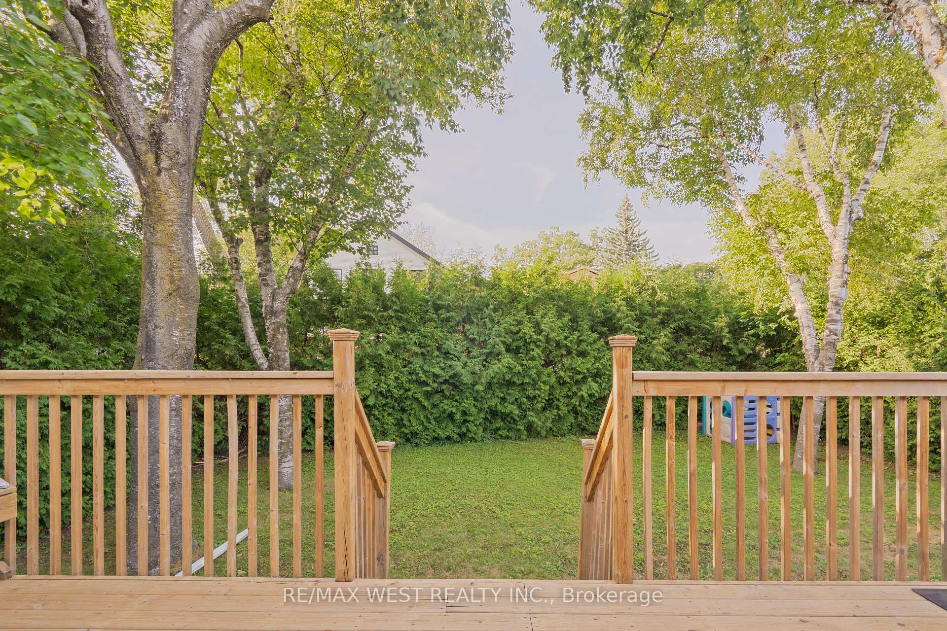 4 Elmview Court