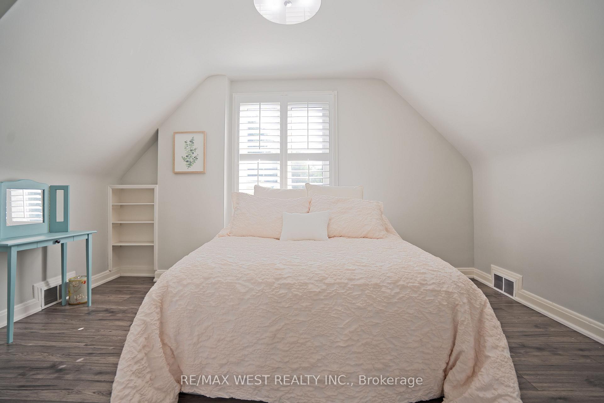 4 Elmview Court