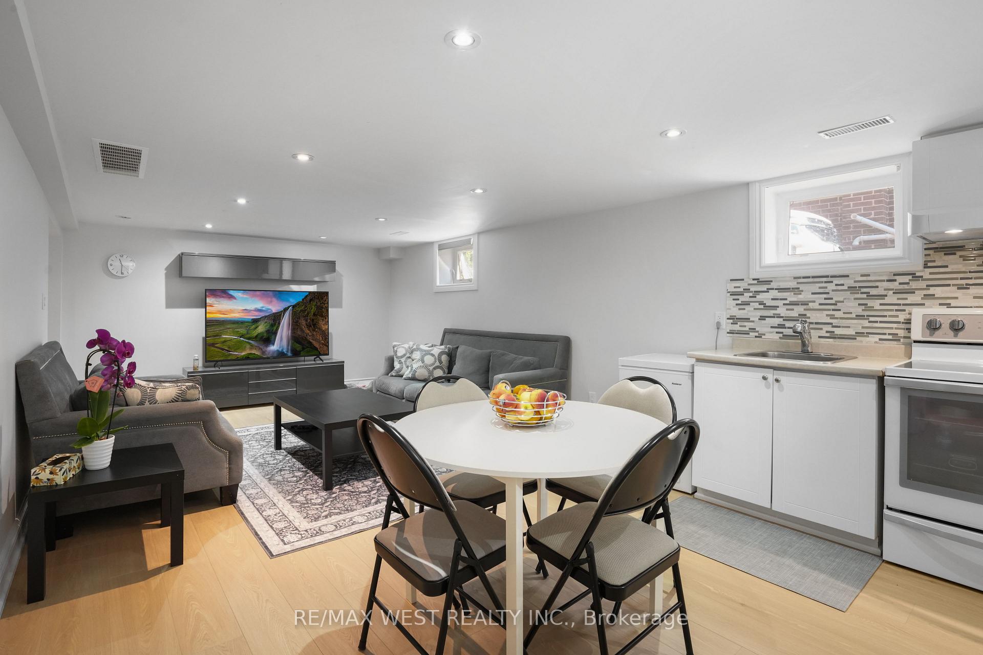 25 Silvercrest Avenue