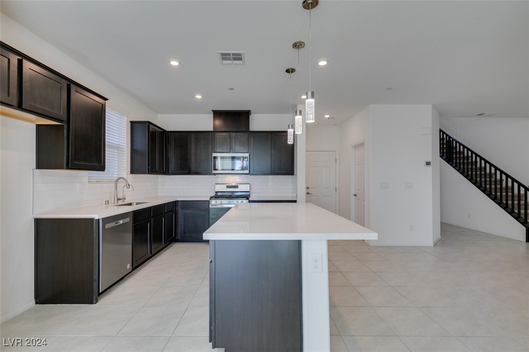 6858 Sweet Bay Street