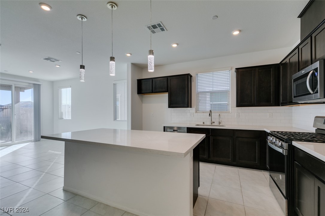 6858 Sweet Bay Street