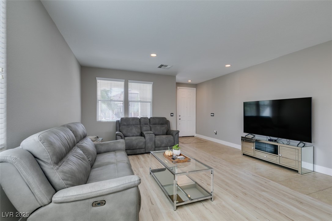 6220 Silver Edge Street