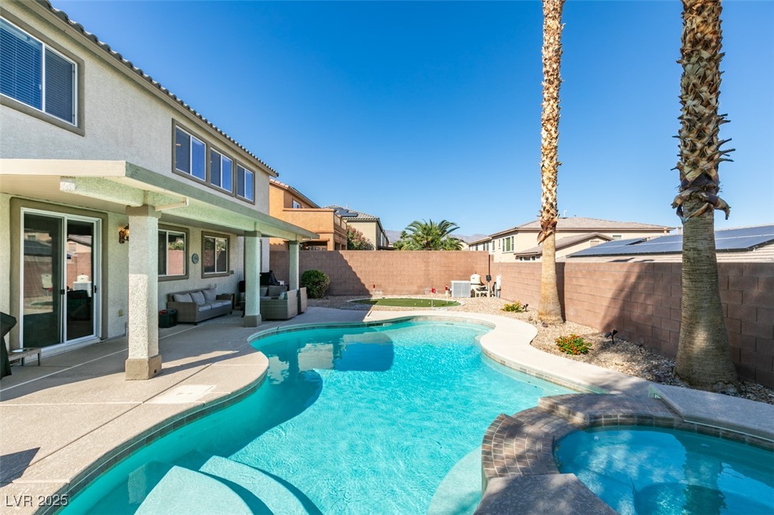 6220 Silver Edge Street
