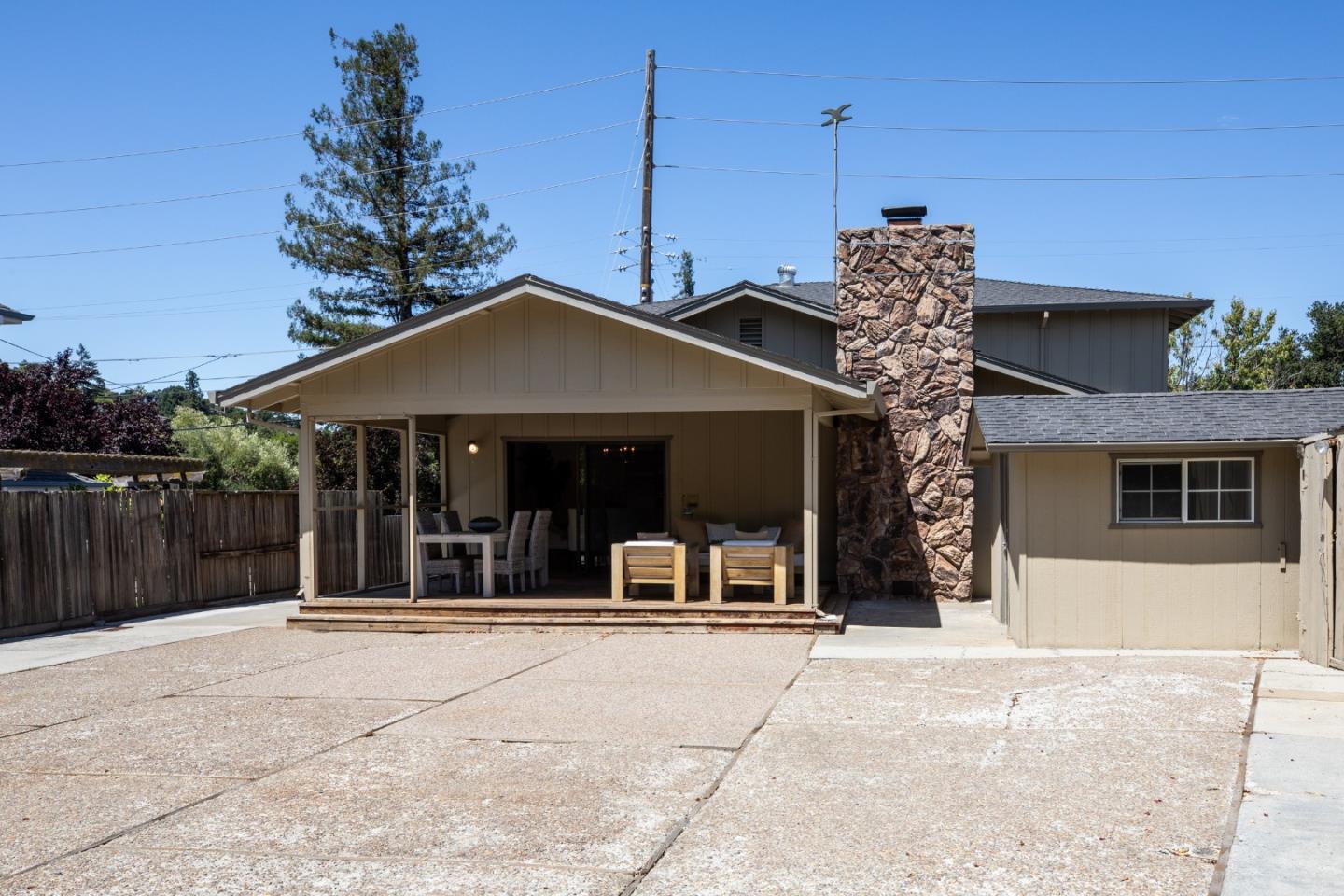 802 Toyon Way
