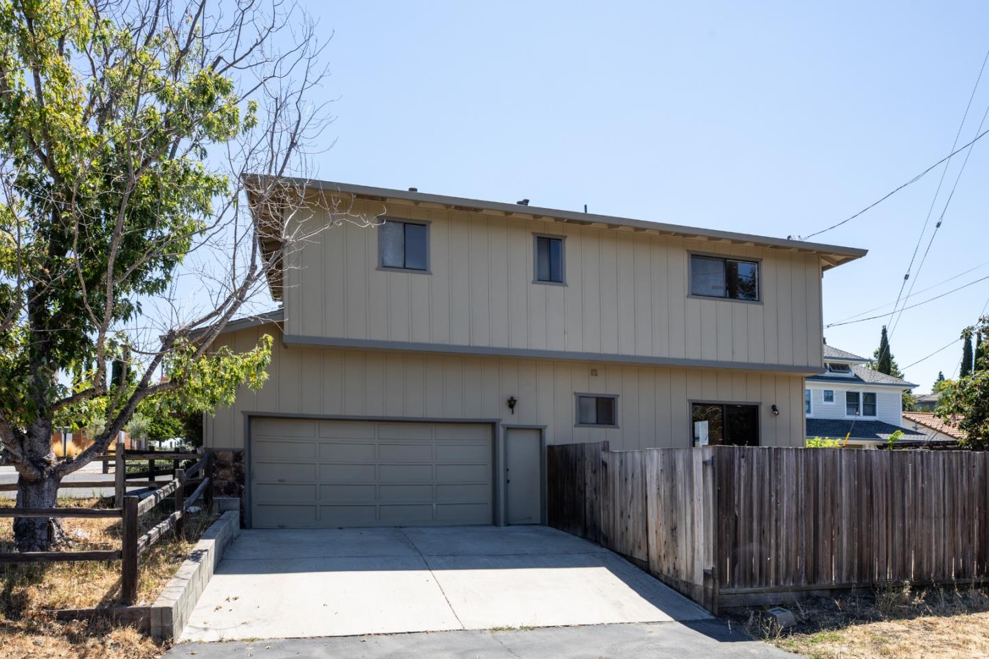 802 Toyon Way