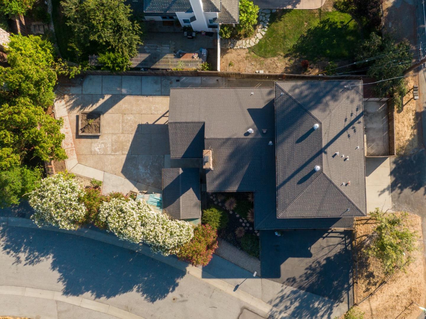 802 Toyon Way