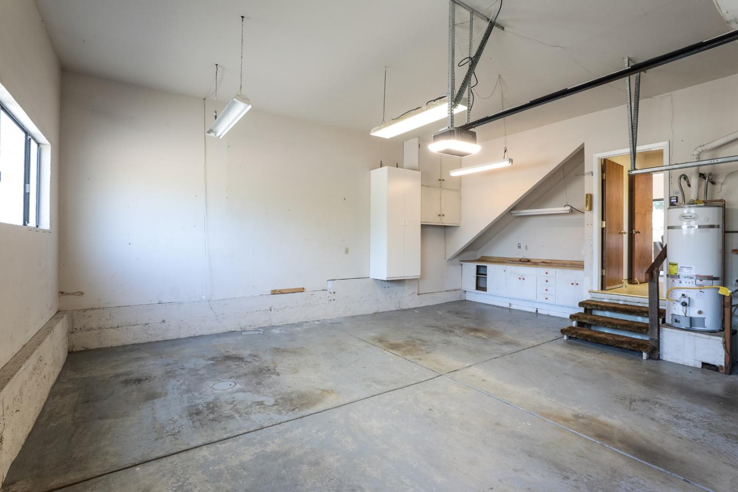 802 Toyon Way