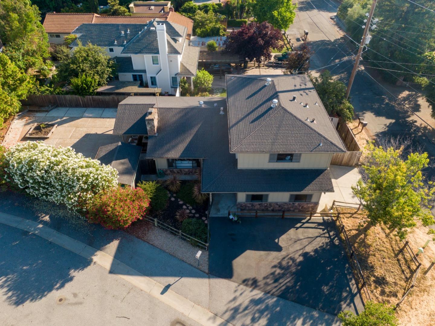 802 Toyon Way