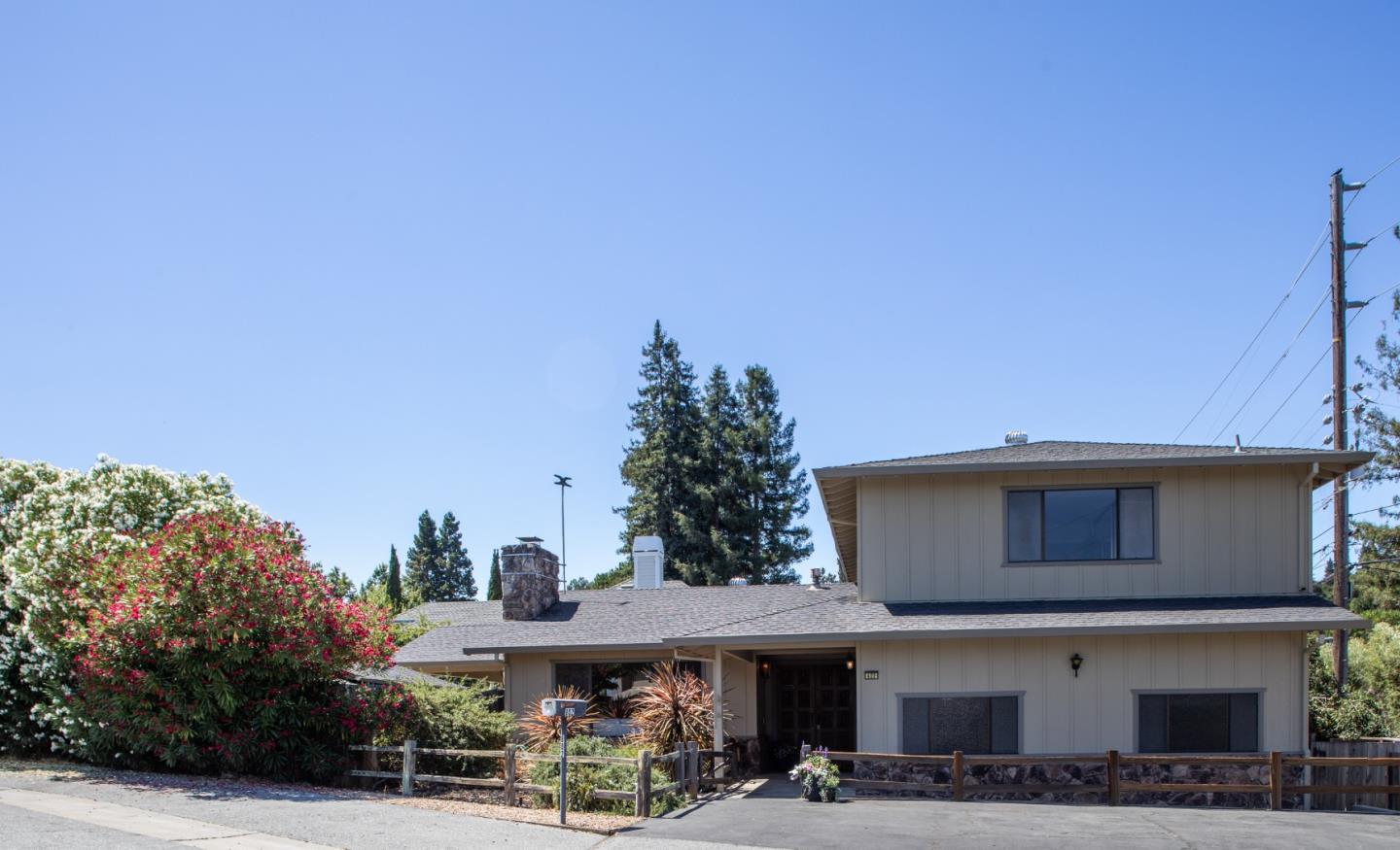 802 Toyon Way