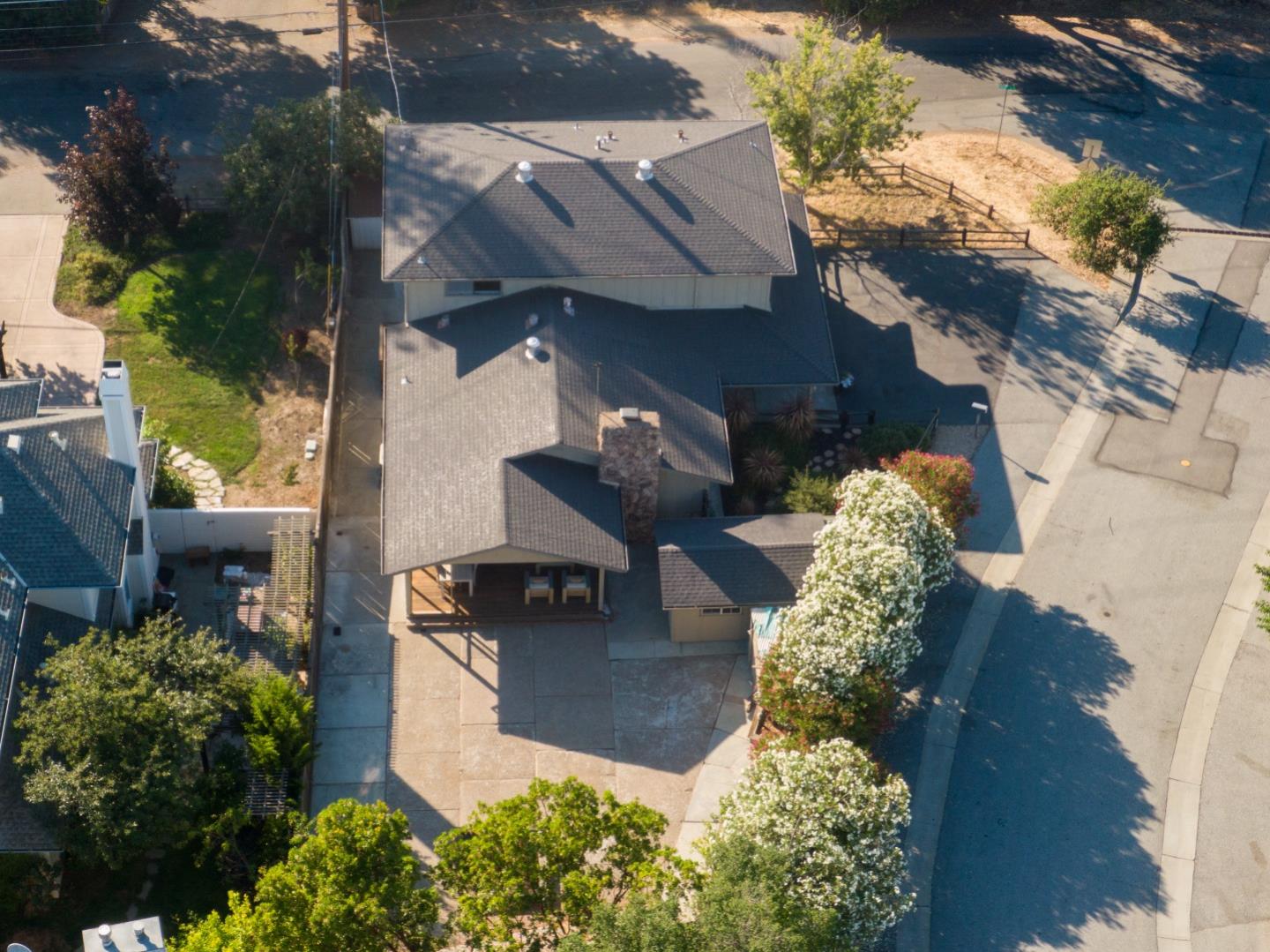 802 Toyon Way