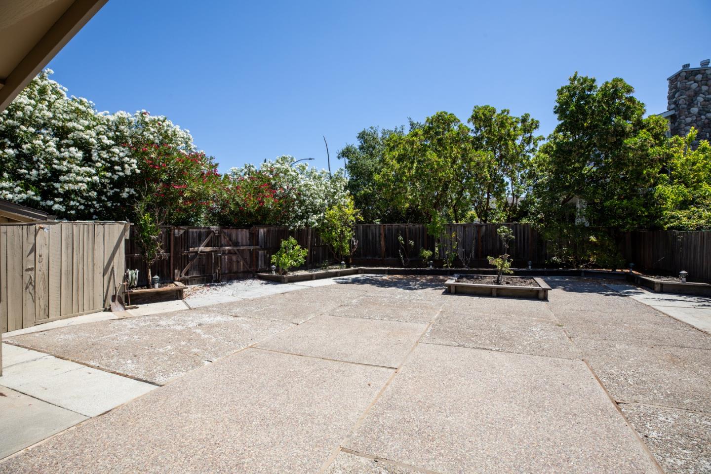 802 Toyon Way