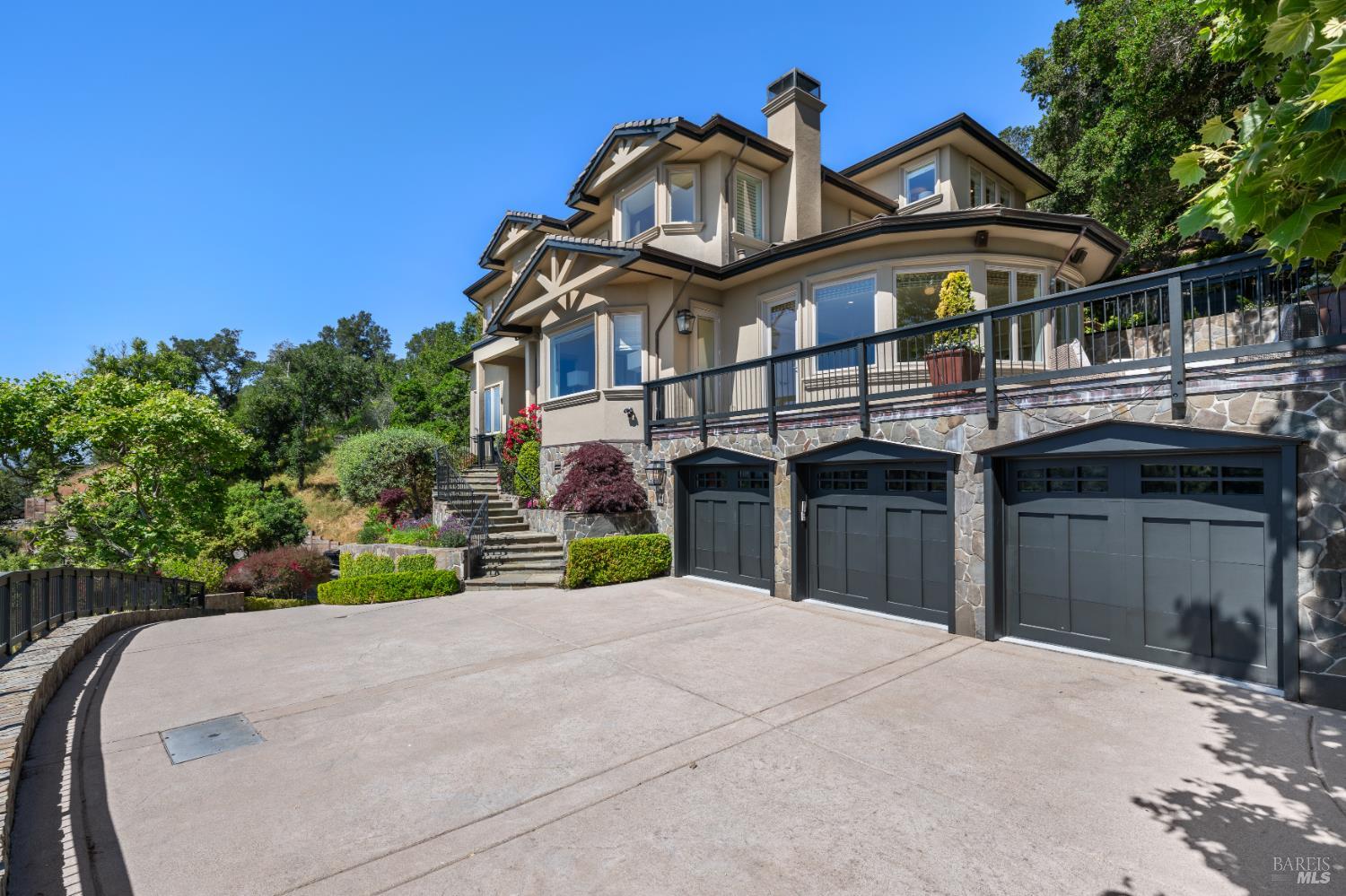 30 Sandy Ln