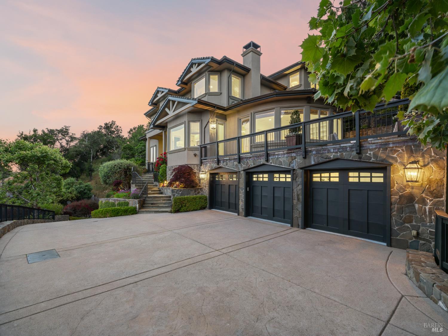 30 Sandy Ln