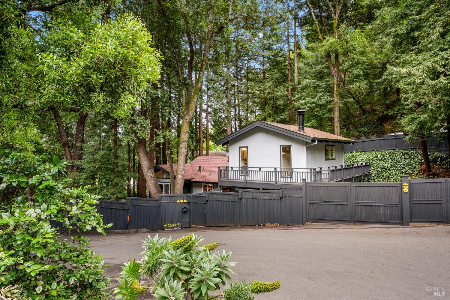 495 Redwood Avenue