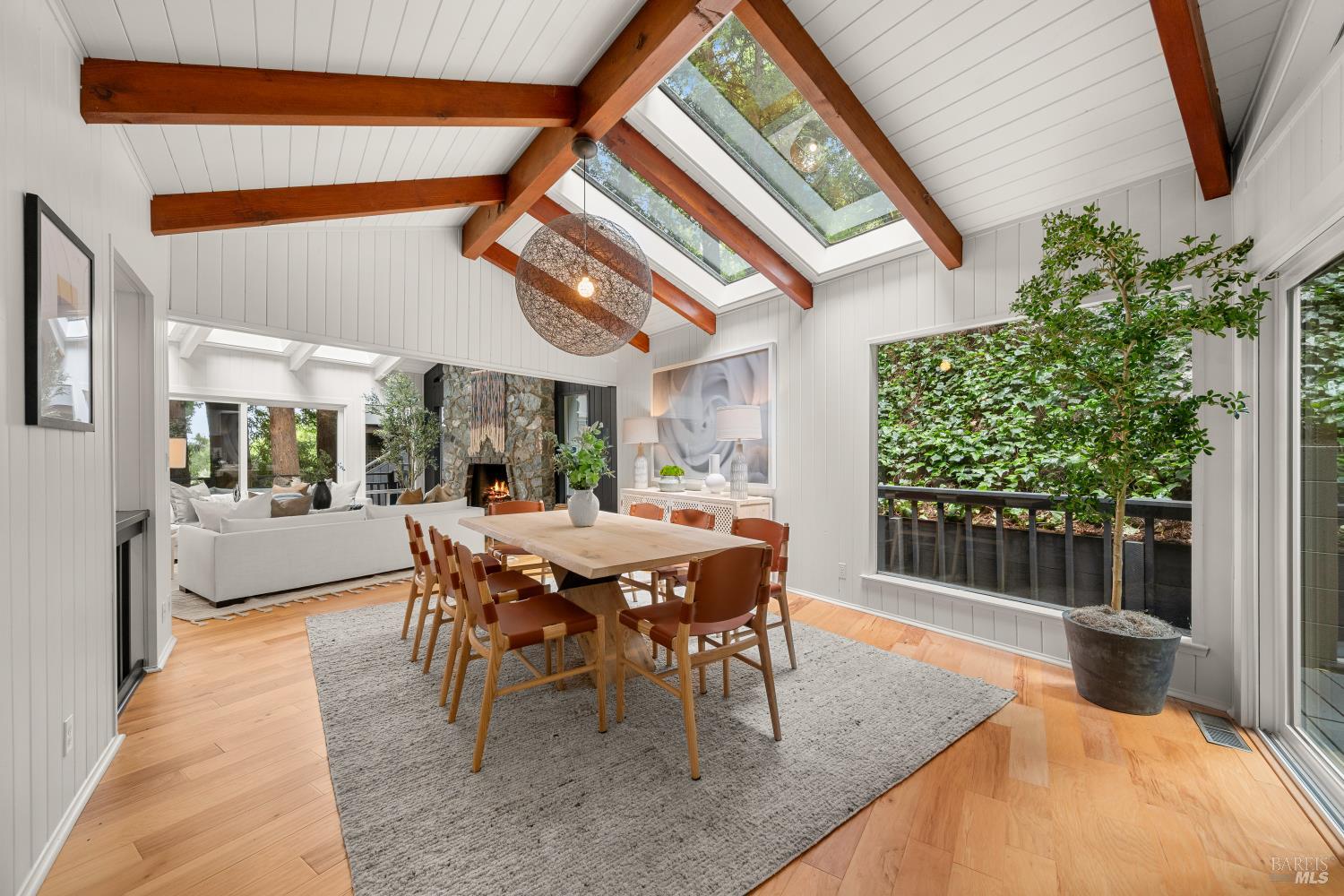 495 Redwood Avenue