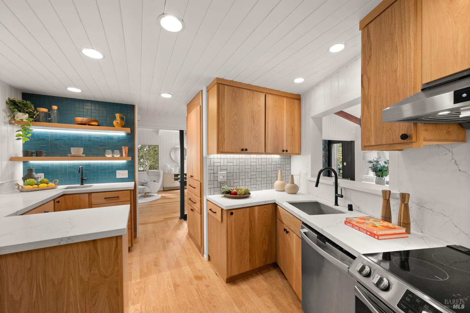 495 Redwood Avenue