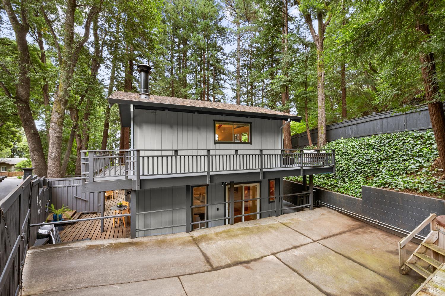 495 Redwood Avenue