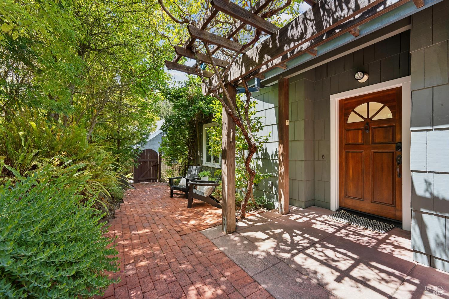 187 Molino Avenue