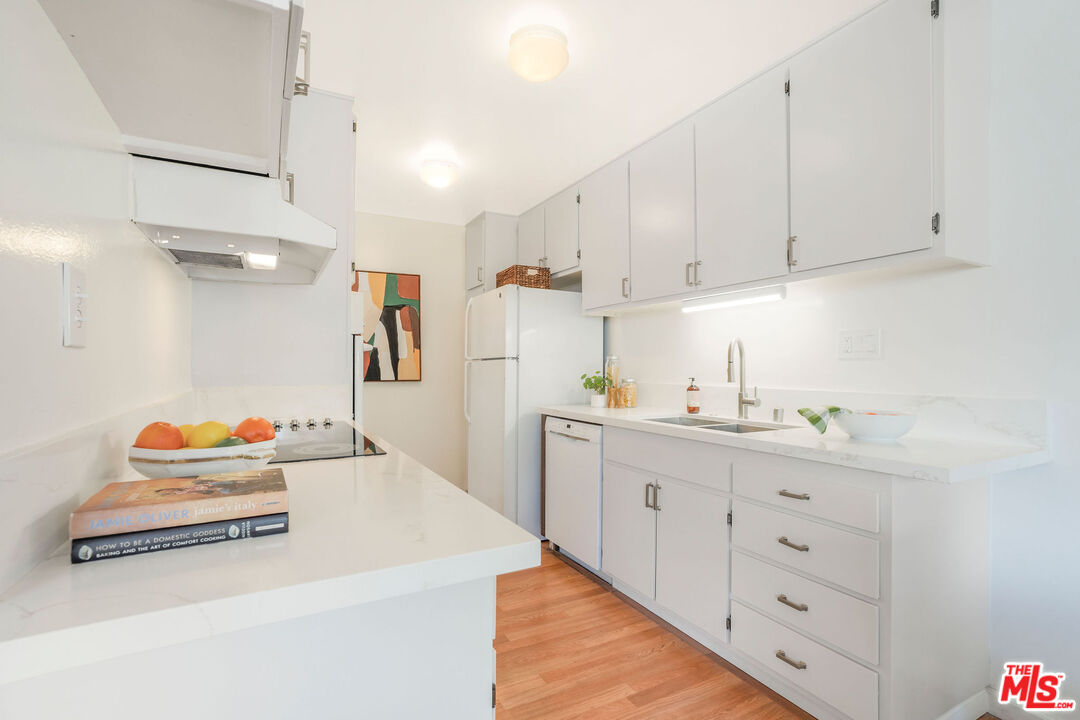 6000 Canterbury Dr Unit: D212