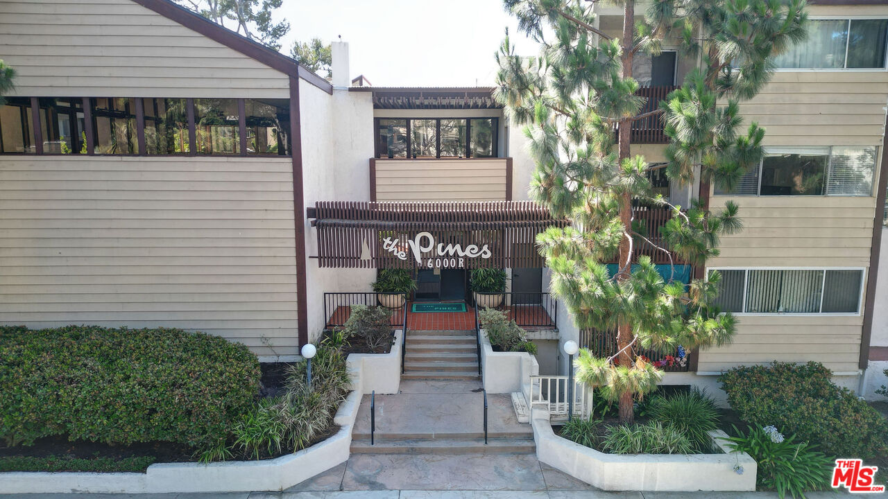 6000 Canterbury Dr Unit: D212