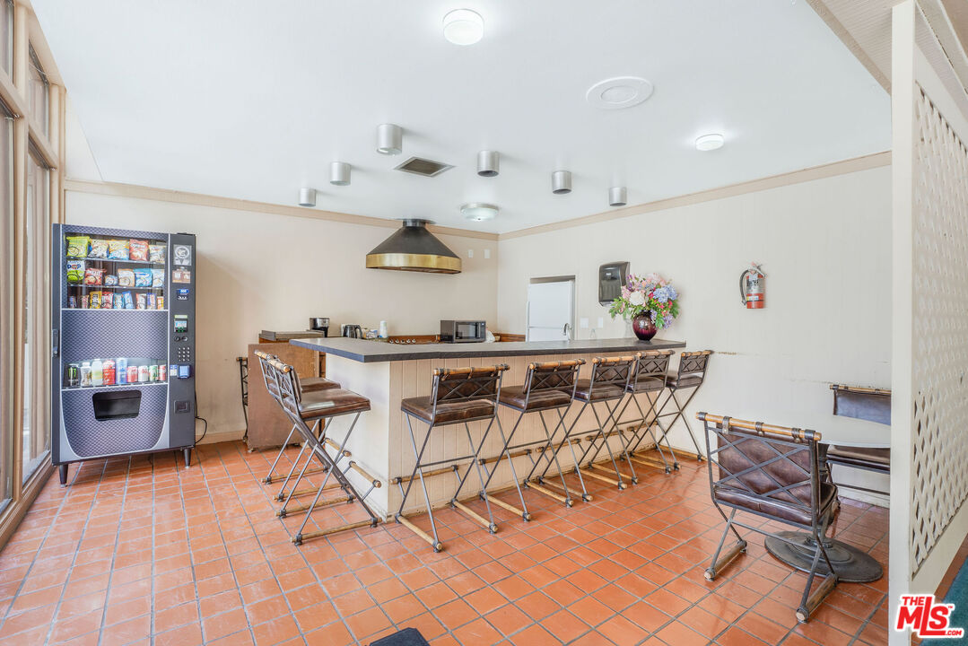 6000 Canterbury Dr Unit: D212