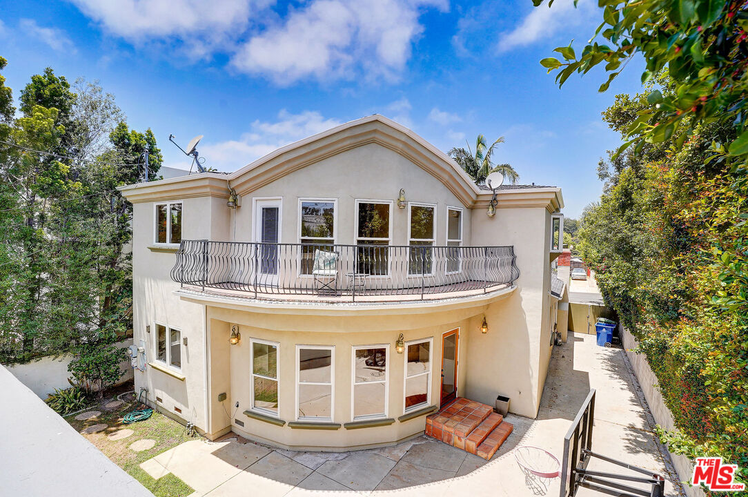 10450 ILONA AVE