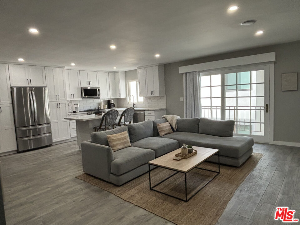 940 7th St Unit: 9