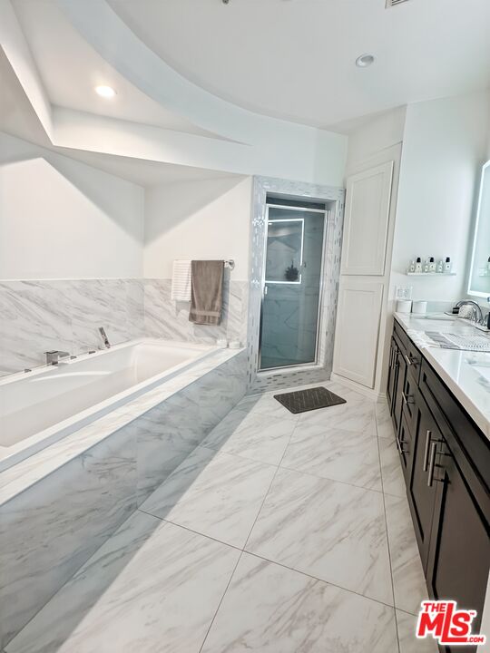 326 Westminster Ave Unit: 404