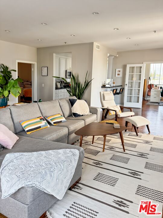 326 Westminster Ave Unit: 404