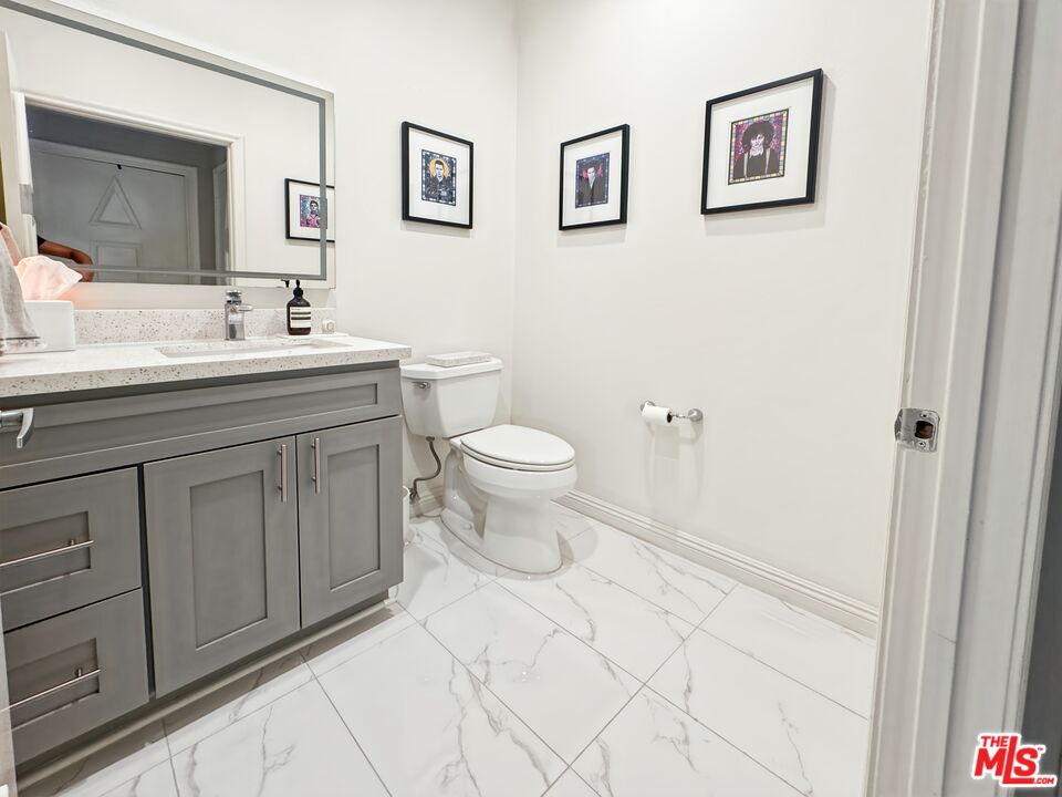 326 Westminster Ave Unit: 404