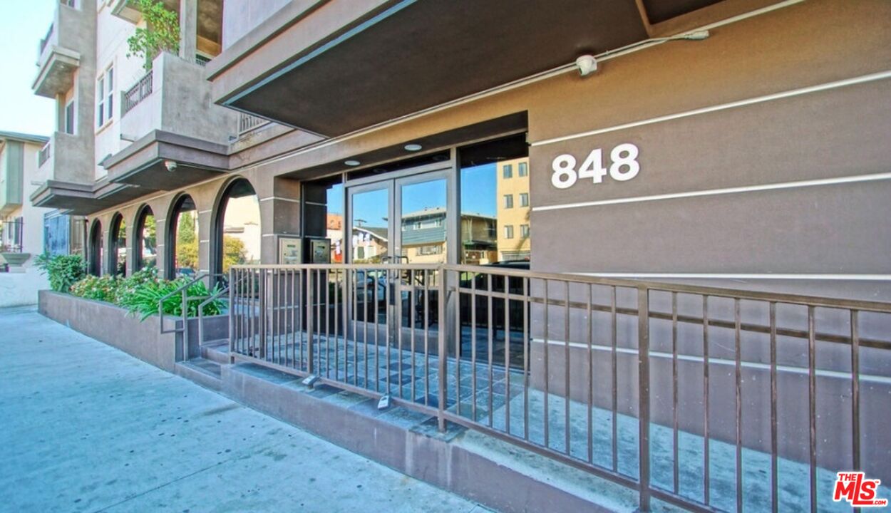 848 Irolo St Unit: 408