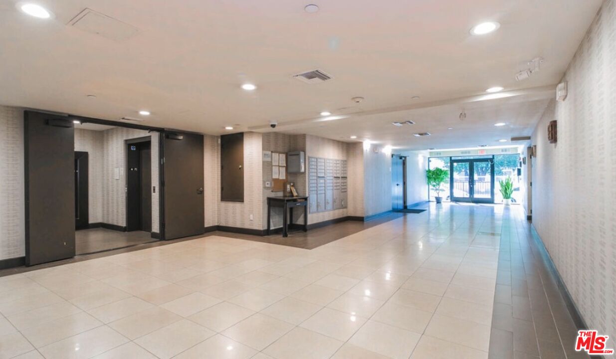 848 Irolo St Unit: 408