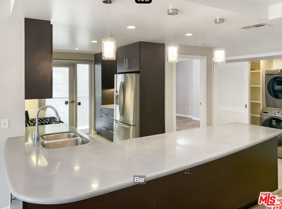 540 S Kenmore Ave Unit: 204