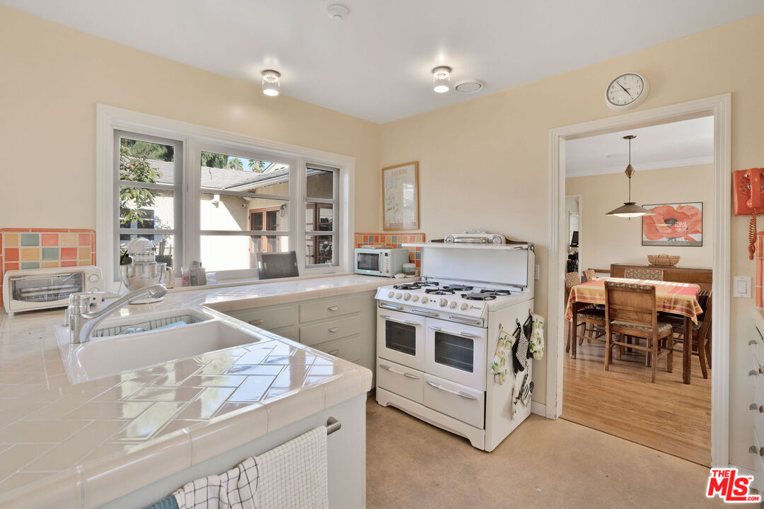 10509 Blythe Ave