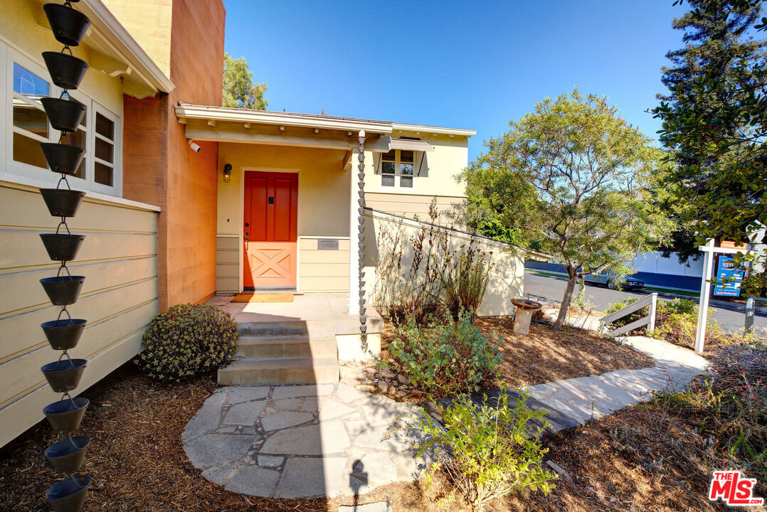10509 Blythe Ave