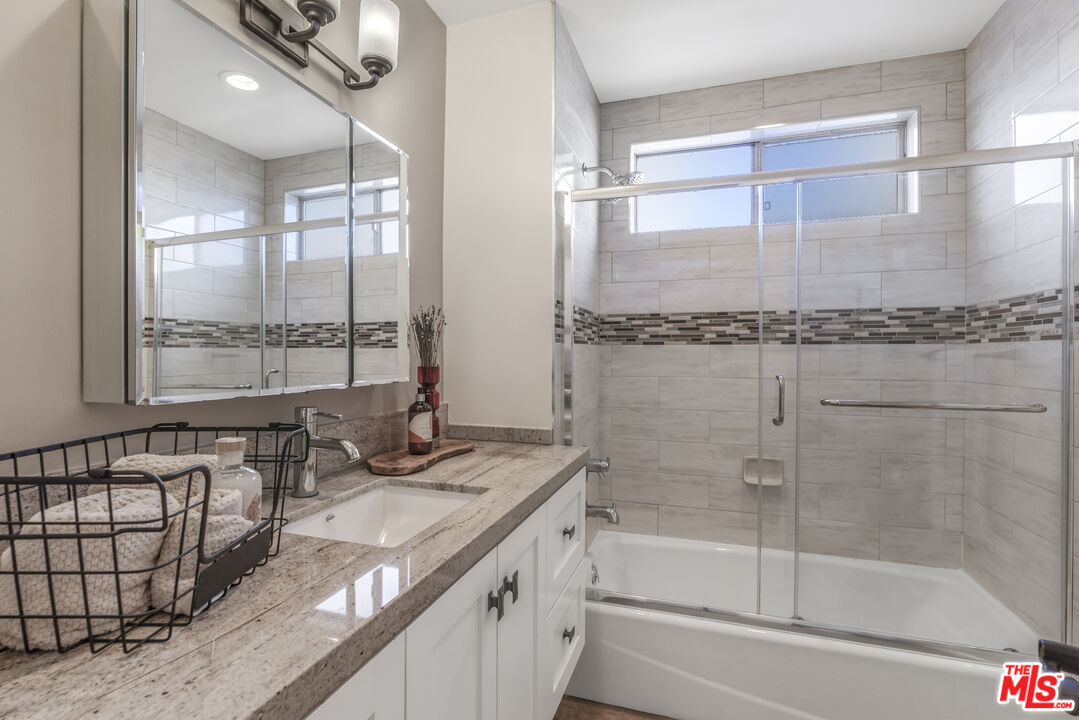 10685 Wilkins Ave Unit: 4