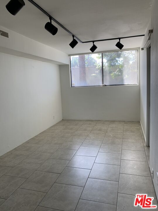 3675 Keystone Ave Unit: 6