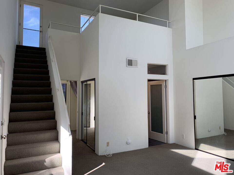 3675 Keystone Ave Unit: 6